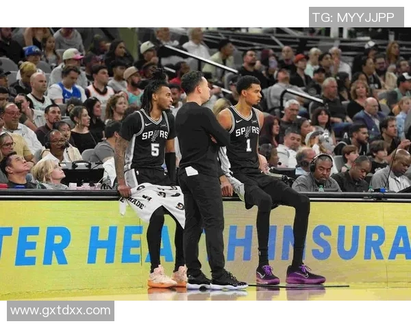 勇士与马刺2015至2016赛季精彩对决回顾与分析